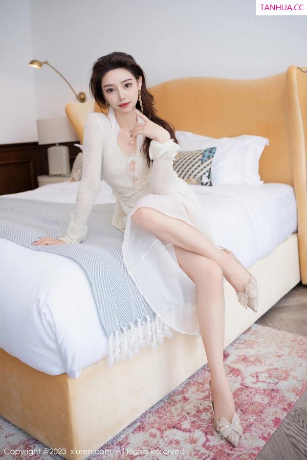   [XiuRen]高清写真图 2023.11.14 No.7658 苏曼兮 长裙美腿第11张图片